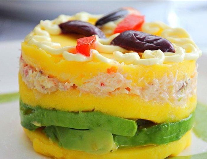 Causa limeña de pollo o atún